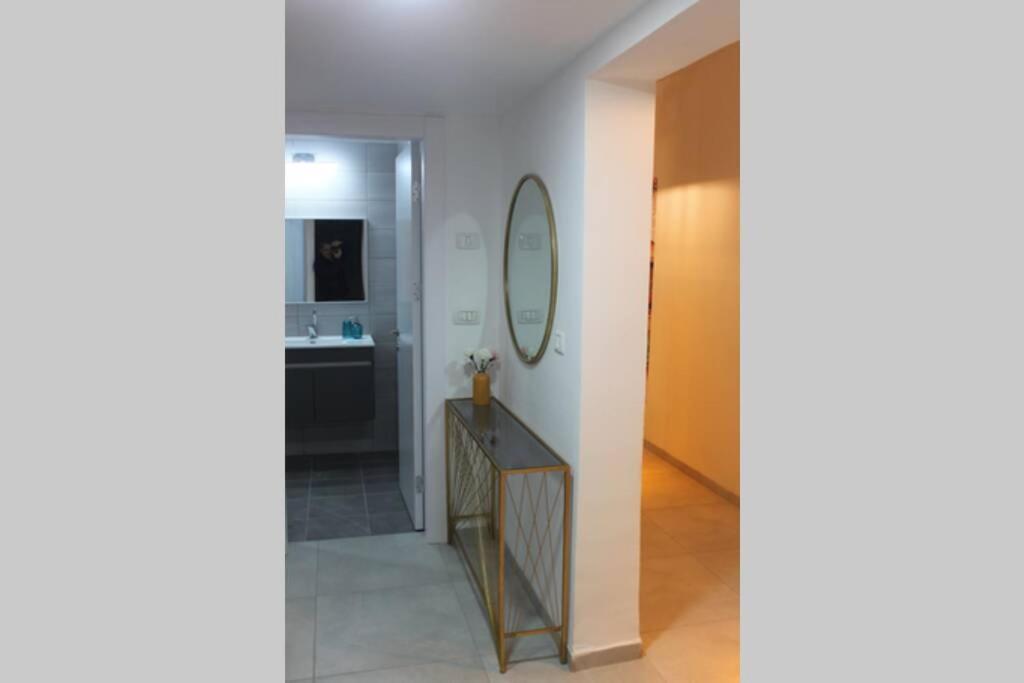 נוף הארבל עם חלון לכינרת Apartamento Migdal Exterior foto