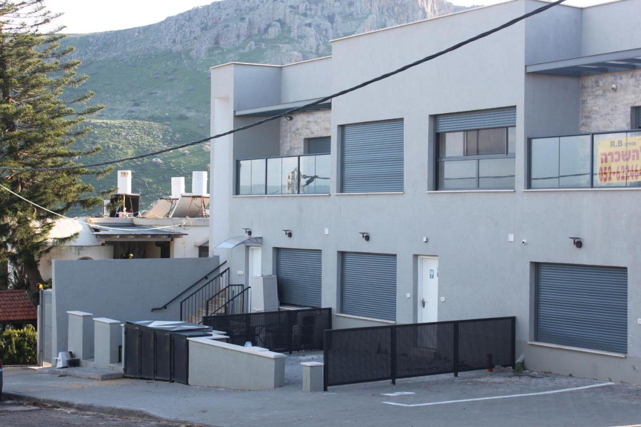 נוף הארבל עם חלון לכינרת Apartamento Migdal Exterior foto