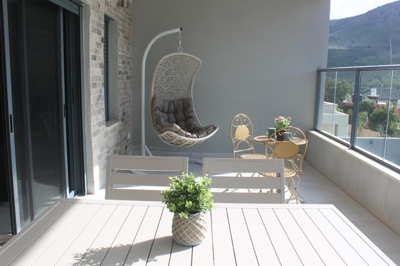 נוף הארבל עם חלון לכינרת Apartamento Migdal Exterior foto
