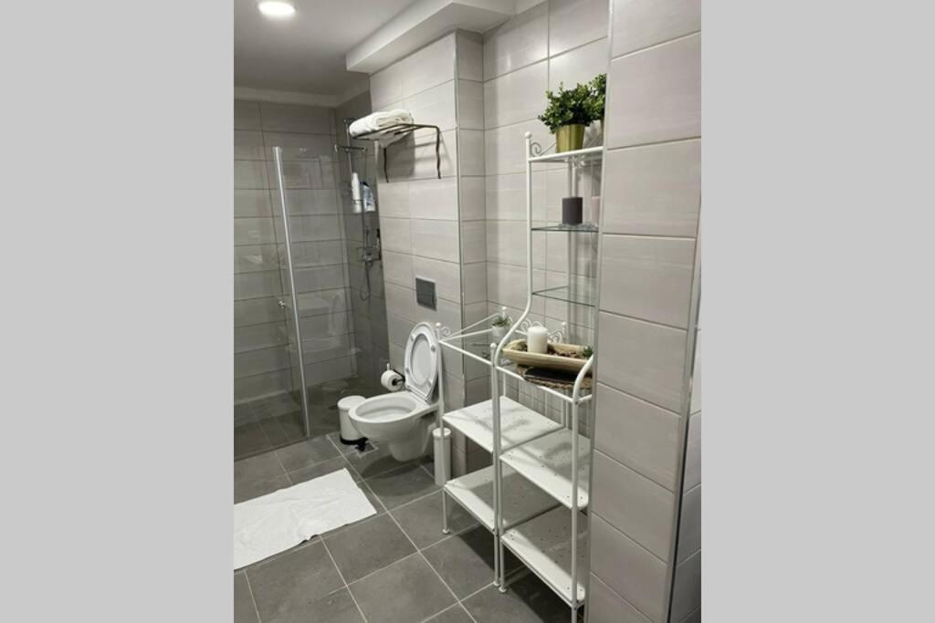 נוף הארבל עם חלון לכינרת Apartamento Migdal Exterior foto