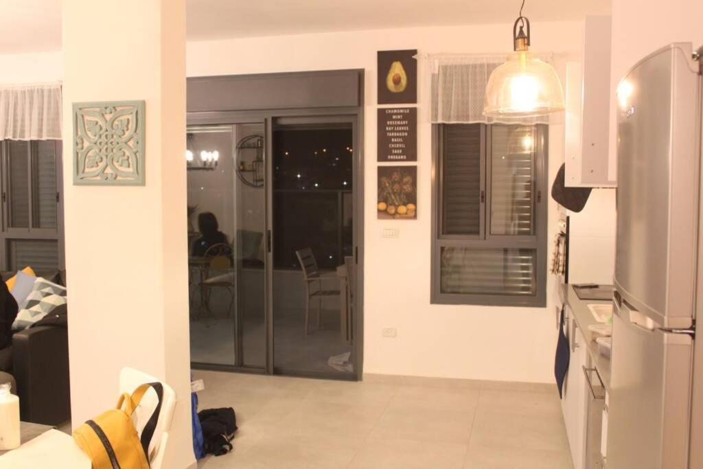 נוף הארבל עם חלון לכינרת Apartamento Migdal Exterior foto
