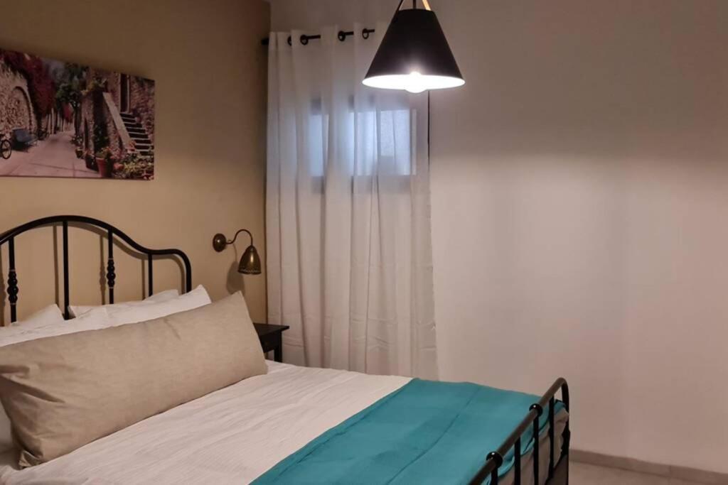 נוף הארבל עם חלון לכינרת Apartamento Migdal Exterior foto