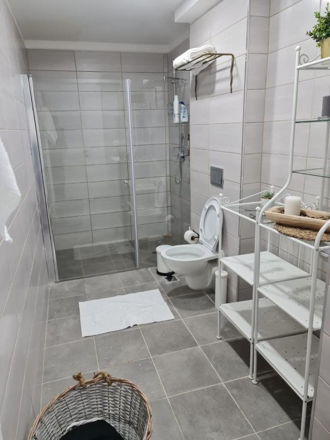 נוף הארבל עם חלון לכינרת Apartamento Migdal Exterior foto