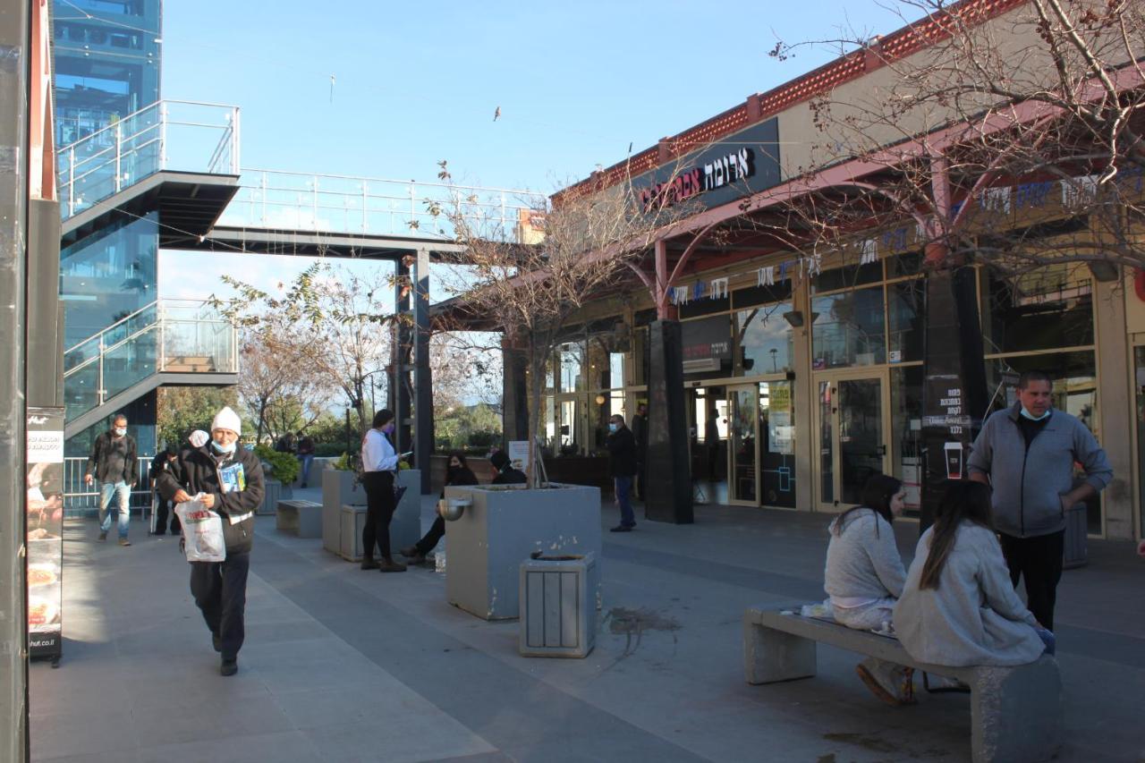נוף הארבל עם חלון לכינרת Apartamento Migdal Exterior foto