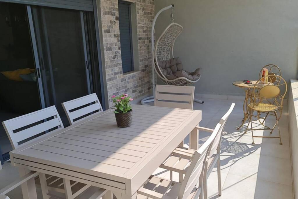 נוף הארבל עם חלון לכינרת Apartamento Migdal Exterior foto