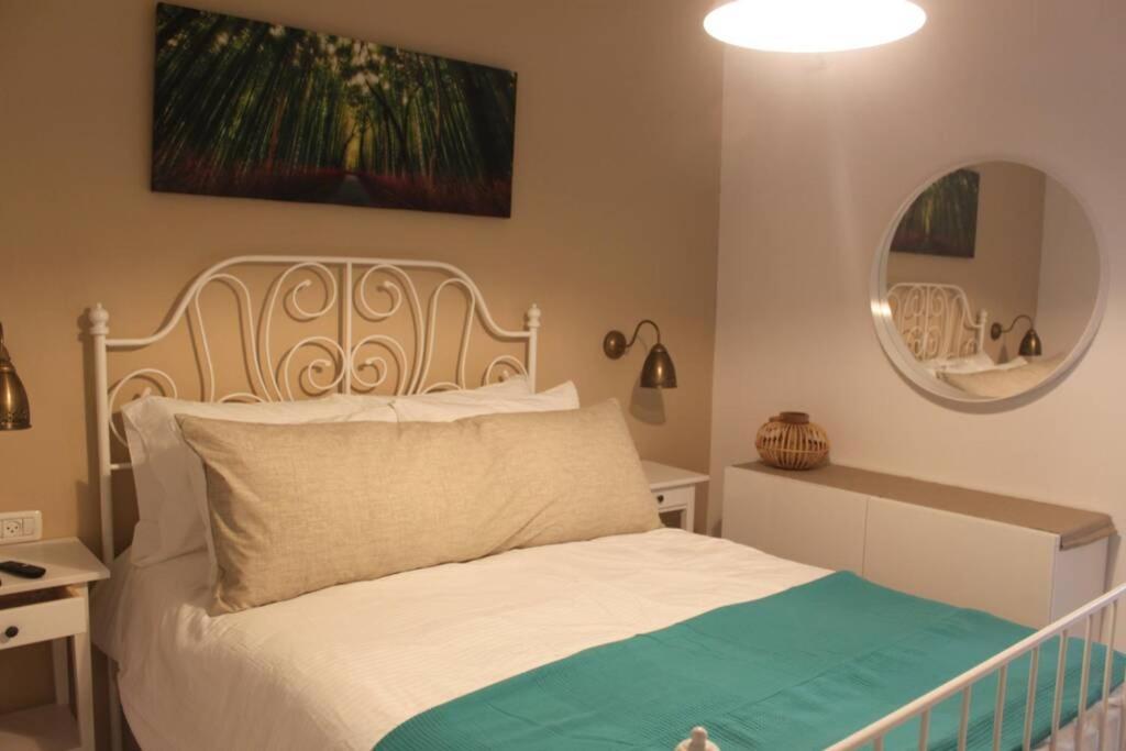 נוף הארבל עם חלון לכינרת Apartamento Migdal Exterior foto