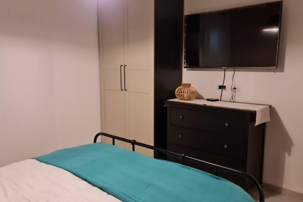 נוף הארבל עם חלון לכינרת Apartamento Migdal Exterior foto