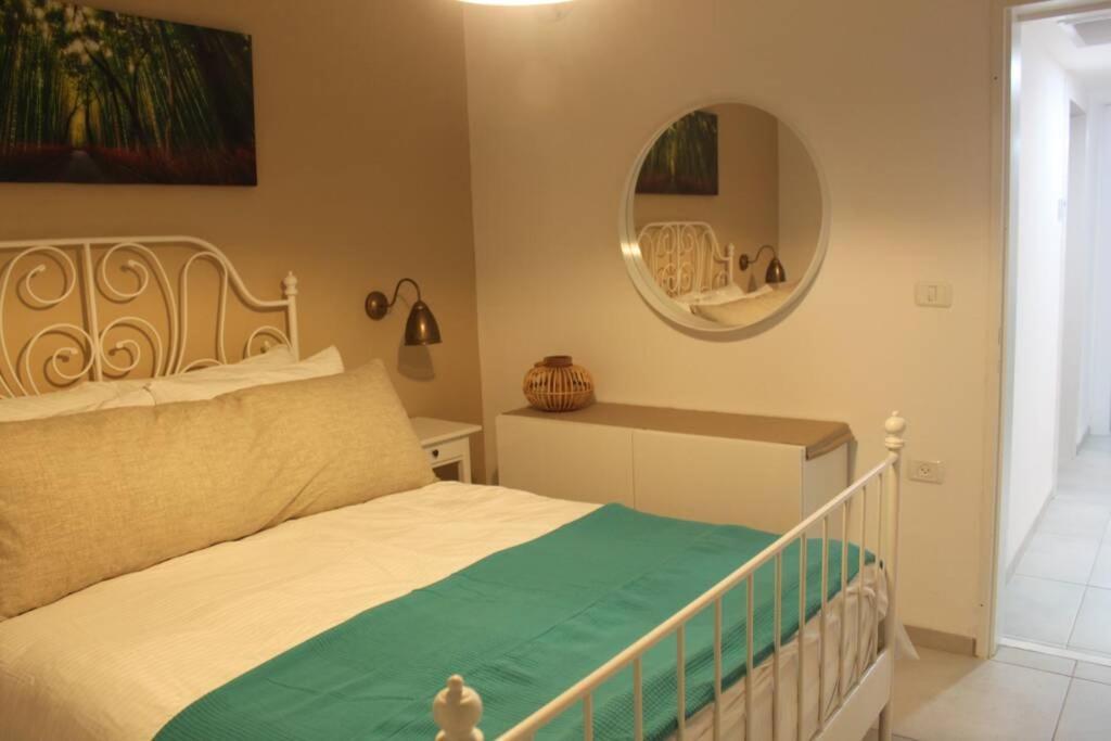 נוף הארבל עם חלון לכינרת Apartamento Migdal Exterior foto