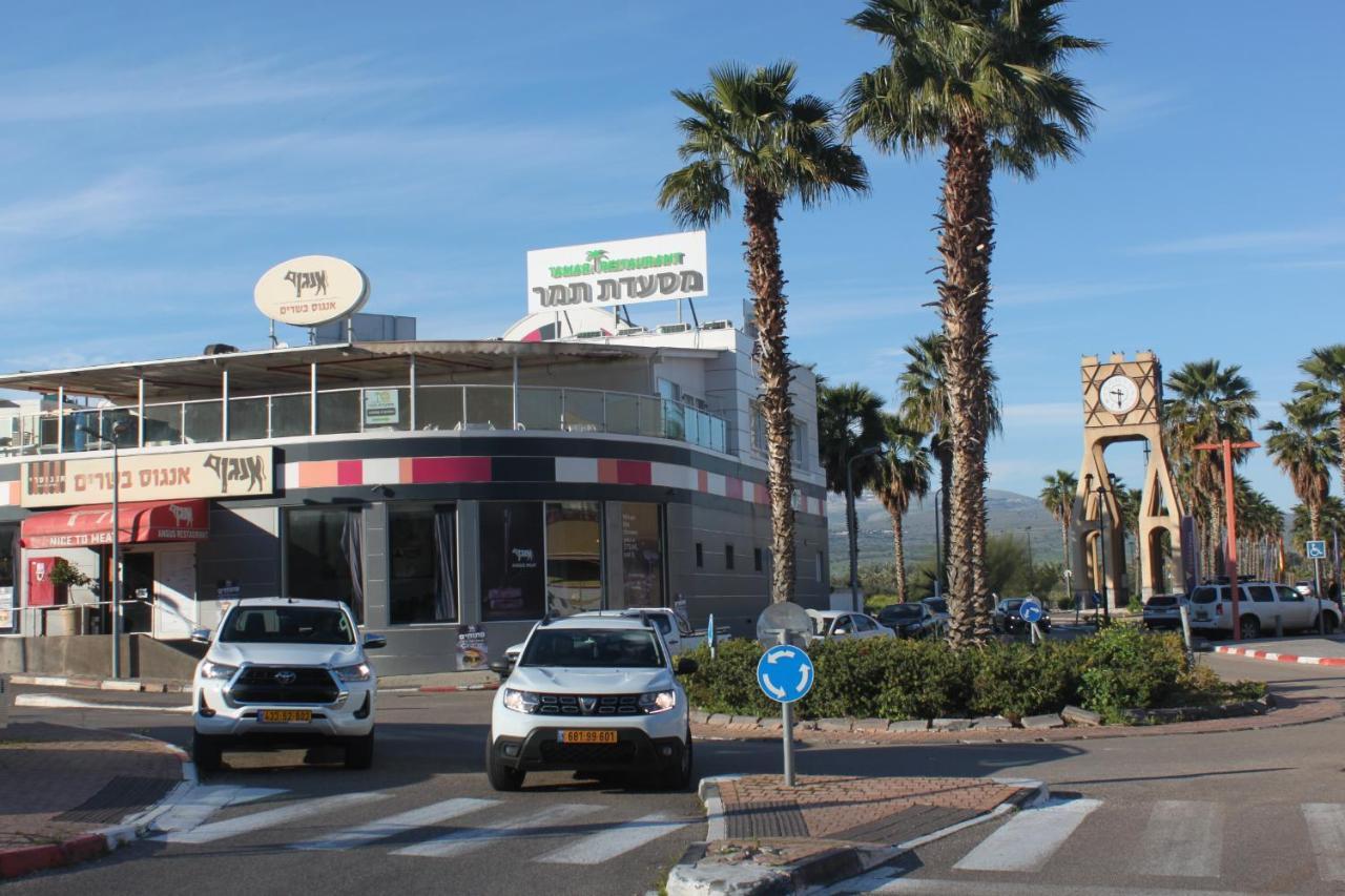 נוף הארבל עם חלון לכינרת Apartamento Migdal Exterior foto