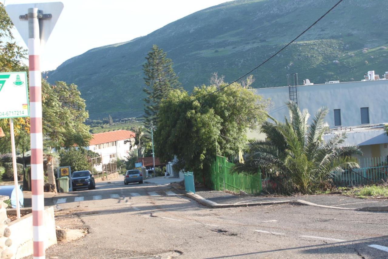 נוף הארבל עם חלון לכינרת Apartamento Migdal Exterior foto